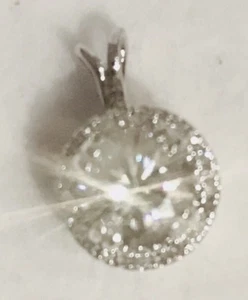 Ciondolo aureola moissanite 1,05 ct con diamanti oro bianco massiccio 10 carati - Foto 1 di 9