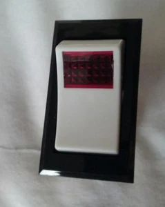 LUZ DE VENTANA SPST/SPDT ON-OFF-ON ROCKER ROJO 18V - Imagen 1 de 3