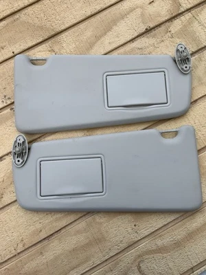 2008-2012 LAND ROVER LR2 SUNVISORS SHADE MIRROR OEM SET 08-12 Range Rover Visors - Image 1 of 4