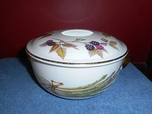 Royal Worcester EVASHAM Covered Casserole Dish #6 Gilded Fruit Pattern Shape 23 - Picture 1 of 12