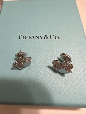 Aretes con racimo de flores de papel de platino y diamantes Tiffany & Co. Foto 1 de 4