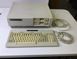 Vintage Tandy 1000 SX Model 25-1051 with keyboard. Powers on, untested. - Zdjęcie 1 z 8