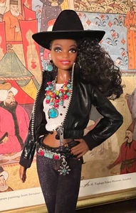 Handgefertigt für Modepuppe - schwarzer Cowboyhut, Gürtel & türkisfarbenes Schmuckset - Bild 1 von 9