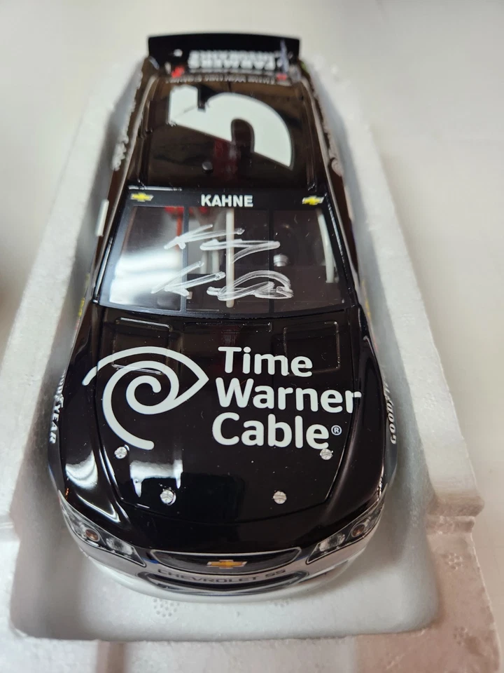 Cable Time Warner Autografiado Kasey Kahne 2013 1:24 NASCAR Diecast Foto 1 de 4