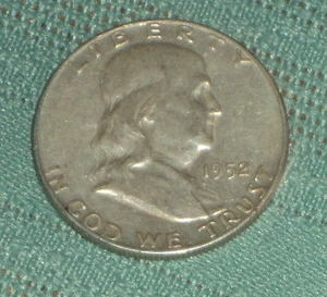1952  FRANKLIN SILVER HALF DOLLAR 90% SILVER  - Picture 1 of 4