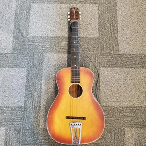 1960's Silvertone Student Acoustic Guitar - W/case. Very Nice (ROC036052) - Picture 1 of 7