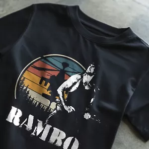 Maglietta Rambo Primo Sangue Rocky Citazione Divertente Stallone Retrò Anni 80 90 - Foto 1 di 4