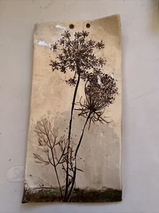 Ceramic Queen Anne Lace Wall Hanger - Bild 1 von 6
