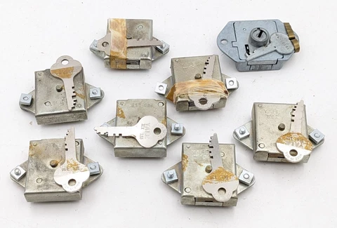 Lot/8 Vintage Drawer Desk Cabinet Locks w/ Warded Keys 7-Yale 1-National? NOS US Cover