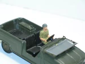 Dinky toys 1 soldat Conducteur en métal pour renault 4L sinpar militaire (R13) - Foto 1 di 3
