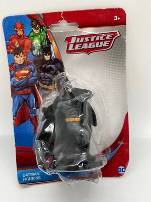 Figura Batman Agachada Monograma DC Comics Liga de la Justicia 2 3/4" Nueva Foto 1 de 2
