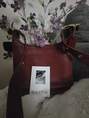 Ombro COACH Legacy com zíper 9966 couro curvado vermelho. Bolsa tiracolo vintage. - Imagem 1 de 4