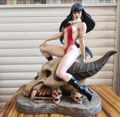 Sideshow 1/4 Vampirella Dynamite Premium Format Statue Figure 30cm High - Image 1 of 4