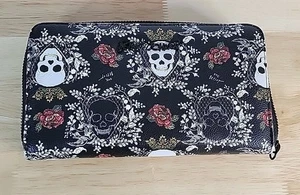 Betsey Johnson SKULLS And FLOWERS ZIP Wallet - Picture 1 of 24
