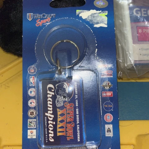 Denver Broncos  XXXII Vintage  1999 KeyChain by Wincraft NOS NIP Ring NFL Cover