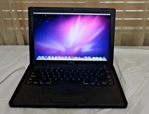 Apple Macbook 13" Laptop | A1181 | 2.0GHz | 128GB SSD | 2GB RAM Black - Afbeelding 1 van 14