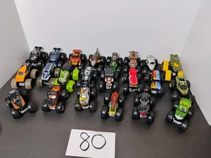 Spin Master Monster Jam Diecast 1/64 Scale Monster Truck Lot 22 Grave Digger  - Bild 1 von 10