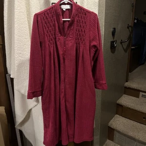 Vintage Miss Elaine Morgenmantel Größe L einfarbig rot Fleece Stickerei, Tasche - Bild 1 von 7