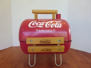 Mini Parrilla de Barbacoa Portátil Coca Cola Puerta Trasera Roja Mesa 12" X 14" - Imagen 1 de 10