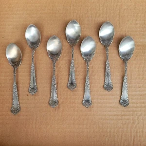 Anciennes cuillères à dessert 7 pièces plaqué argent poignées ornées 4,75 pouces de long - Photo 1/8