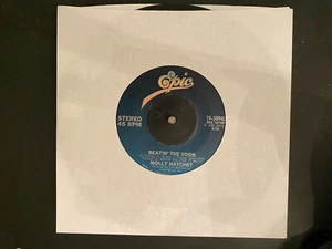 50%OFFCOUPON - Molly Hatchet - BEATIN' THE ODDS / FEW & FAR BETWEEN 45 VG+/VG+ - Picture 1 of 7