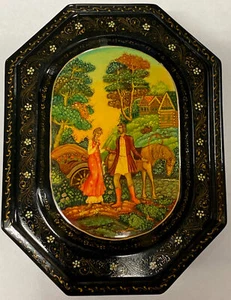 ESTATE SALE - GENUINE RUSSIAN LACQUER BOX SIGNED - ARCHER EMBLEM ON BOTTOM - Picture 1 of 5