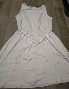 Atmosphere Größe 8 ärmelloses weißes Sommerkleid - Bild 1 von 2