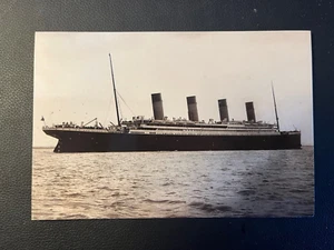 KEITH & KENNETH BEKEN - RELATED TO PHOTOGRAPHER FRANK - SIGNED TITANIC POSTCARD - Picture 1 of 2