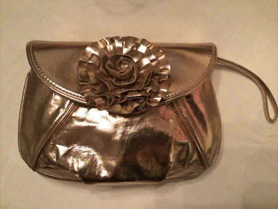 Loeffler Randall For Target - Cartera sin asas a presión con flores doradas rosa metálicas Foto 1 de 4