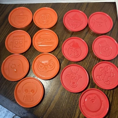 Juego de 14 cortadores de galletas apilables de chef mimado Navidad y Halloween Foto 1 de 4