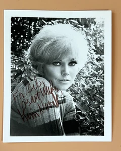 Foto 4x5 firmada/autografiada de Kim Novak ~ sin certificado de autenticidad - Imagen 1 de 7