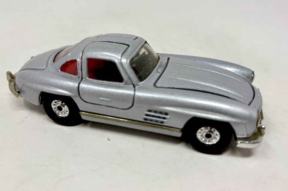 COCHE FUNDIDO A PRESIÓN CORGI TOYS PLATA MERCEDES BENZ 300SL ROADSTER DURO DE COLECCIÓN Foto 1 de 4