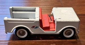 Vintage Structo International Scout White Pressed Steel Jeep Wrecker Tow Truck - Picture 1 of 12