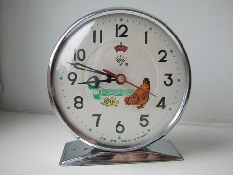 Vintage 1960's Diamond "Pecking" Chicken Hen Alarm Clock Shanghai China Cover