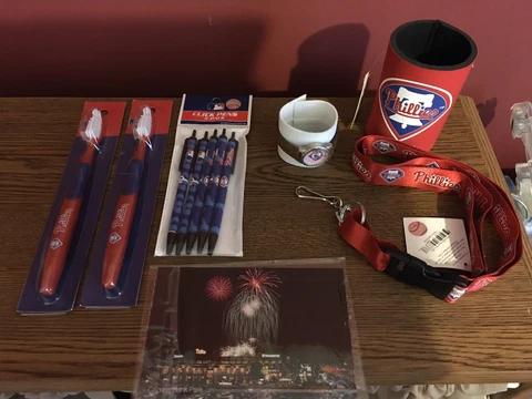Philadelphia Phillies Gift Set With Vintage Watch Cover
