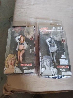 Lote de 2 figuras Sin City Shellie con cuchillo y botella blanco y negro y color  Foto 1 de 4