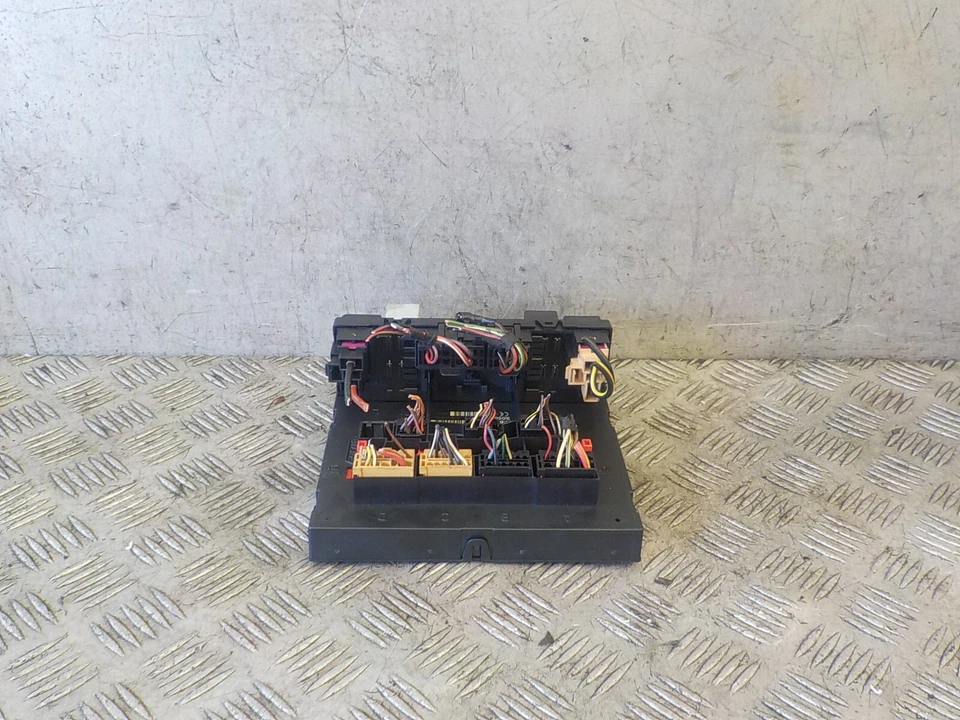 UNIDAD DE SUMINISTRO DE CONTROL A BORDO VOLKSWAGEN PASSAT B6 MK7 2005-2010 3C8937049D Foto 1 de 1