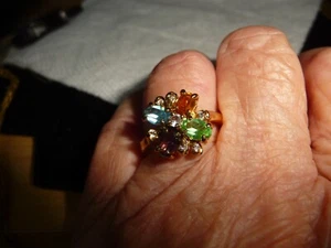VTG CLUSTER MULTI COLORED STONE GOLD TONE COSTUME RING Sz 7 1/2 #28/9 - Picture 1 of 9