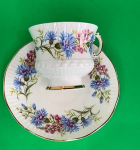 Elizabethan Cup & Saucer Pink Trumpet Flowers/ Blue Flowers (3657?) - Picture 1 of 12