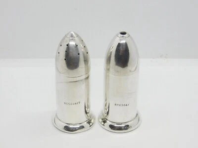 Par de cocteleras de sal y pimienta antiguas con forma de concha de plata esterlina novedosas de la Primera Guerra Mundial Foto 1 de 4