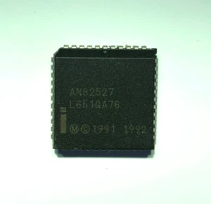AN82527 SERIAL COMMUNICATIONS CAN CONTROLLER PLCC-44 Genuine Intel part x 1 pcs - Foto 1 di 1