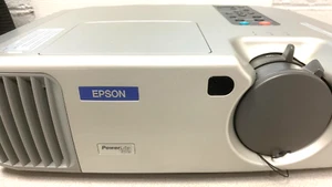 EPSON PowerLite 810p LCD Projector Model EMP-810 + Remote + Cables + Case MINT! - Afbeelding 1 van 8