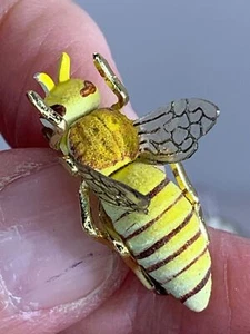 Fuzzy Bee Handarbeit Korea Vintage Brosche Anstecknadel M-3760* - Bild 1 von 7