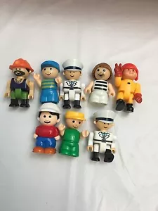 SGOMBERO 8 FIGURE IN PLASTICA DURA PRESCOLARE PERSONE ALTE PLAY SET RICAMBI - Foto 1 di 3