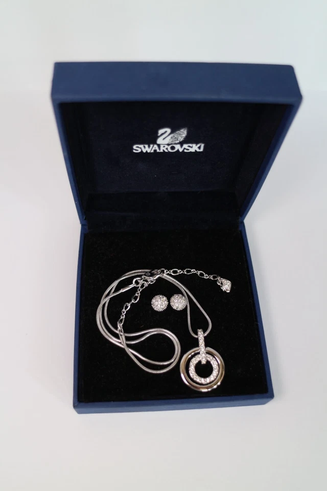 Auténtico conjunto de joyas SWAROVSKI collar y pendientes  Foto 1 de 4
