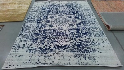 Tapete CREME/MARINHO 6'-7" x 9'-2" costas manchas, preço reduzido 1172783683 MAD603D-6 - Imagem 1 de 4