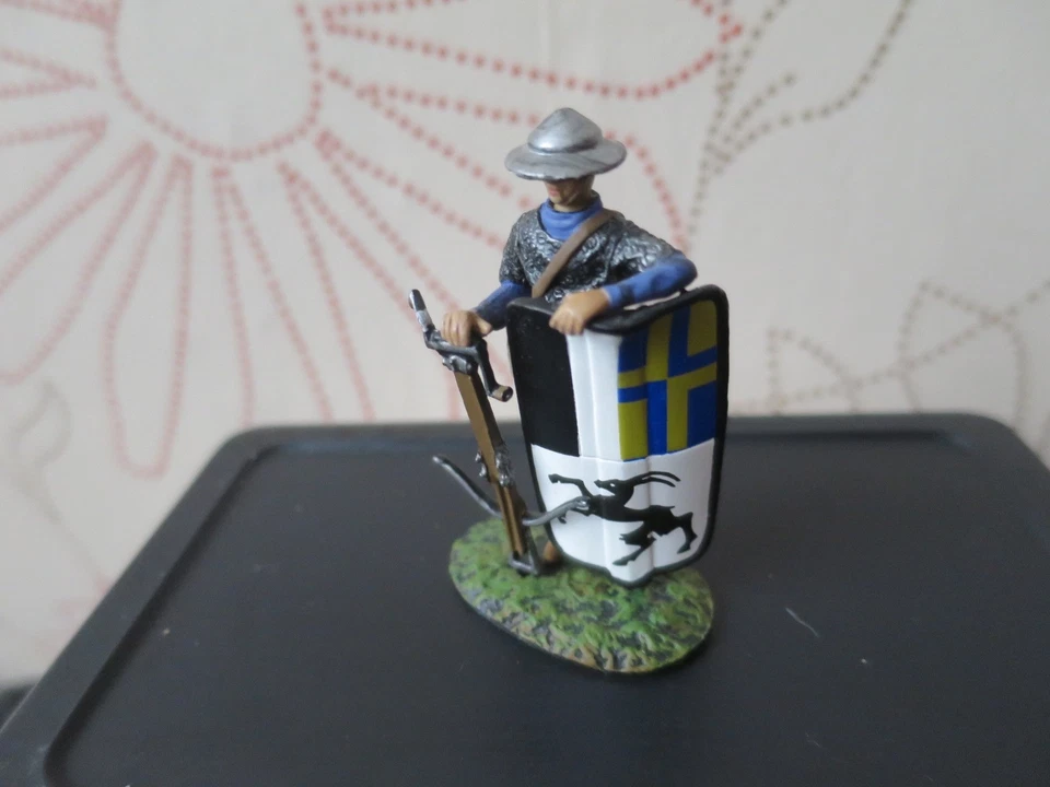 SOLDAT DU MOYEN AGE-ARBALETRIER SUISSE-XV°S - FIGURINE EN METAL/PL- H.54 MM - BE - Photo 1/3