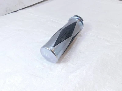 Harley Touring Dyna Sportster & Softail V-Factor Diamond Right Handlebar Grip - Image 1 of 4