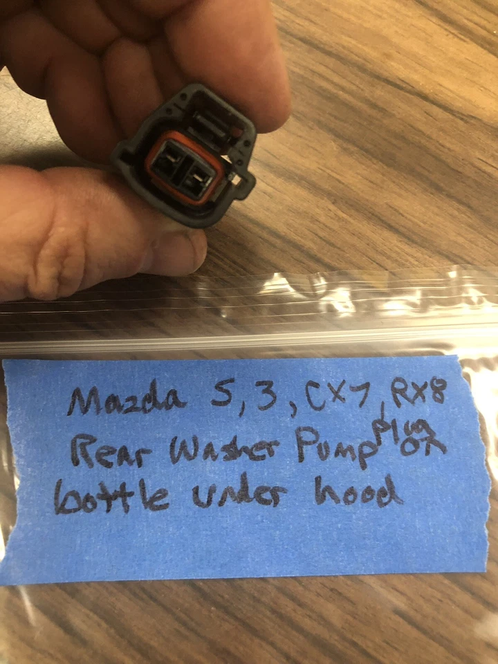 2003-20012 mazda 6 5 CX9 RX7 connector windsheld washer pump rear - Image 1 of 1