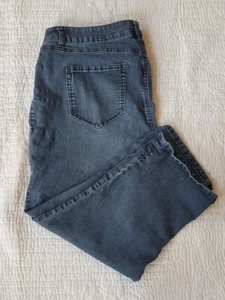 AVENUE Women's Size 20W Distressed Turn Up Hem Denim Capri Jeans - Picture 1 of 6